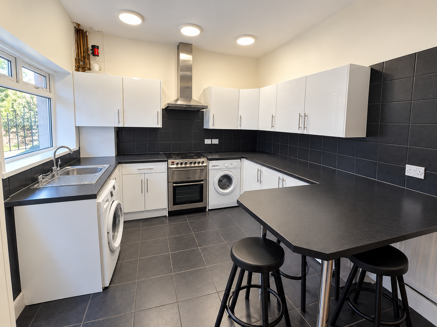 5 bed property in Monthermer Road, Cardiff